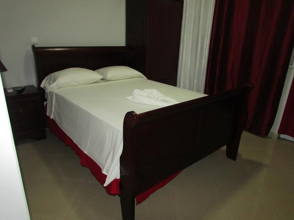 Residencial Girassol, Lda Bed & Breakfast Sao Filipe Bagian luar foto